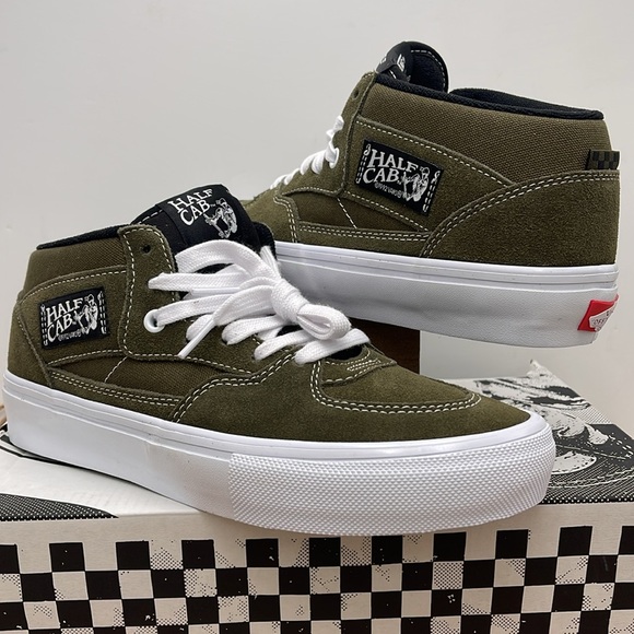 Vans WMNS Skate Half Cab Dark Olive
VN0A5FCDDOL
Sneakers - Picture 8 of 16
